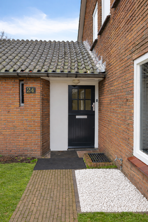 Entree van huis nummer 24.png